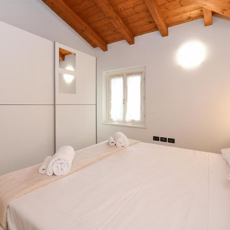 Wendy Apartment- Twobedroom & Pool & Parkprivatefree & Sports Desenzano del Garda Exterior foto